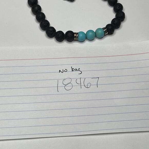 Petite black beaded bracelet jewelry adjustable length turquoise blue accent - Picture 11 of 12